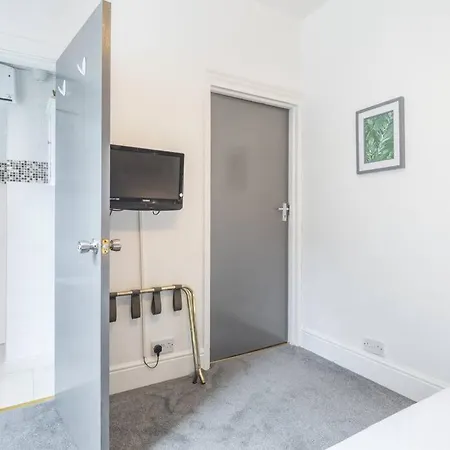 Private Room 2 With Kitchenette By Cb Stays No Minimum Stays Cambridge  Exterior photo