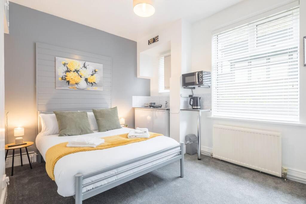 Private 2 With Kitchenette By Cb No Minimum Apartment