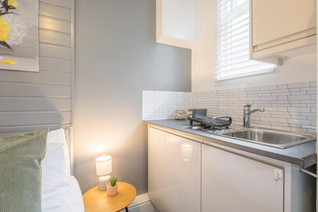 Private 2 With Kitchenette By Cb No Minimum Apartment Cambridge (Cambridgeshire)